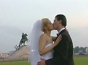 Brides pussy licking and hot kisses turn all guests on!